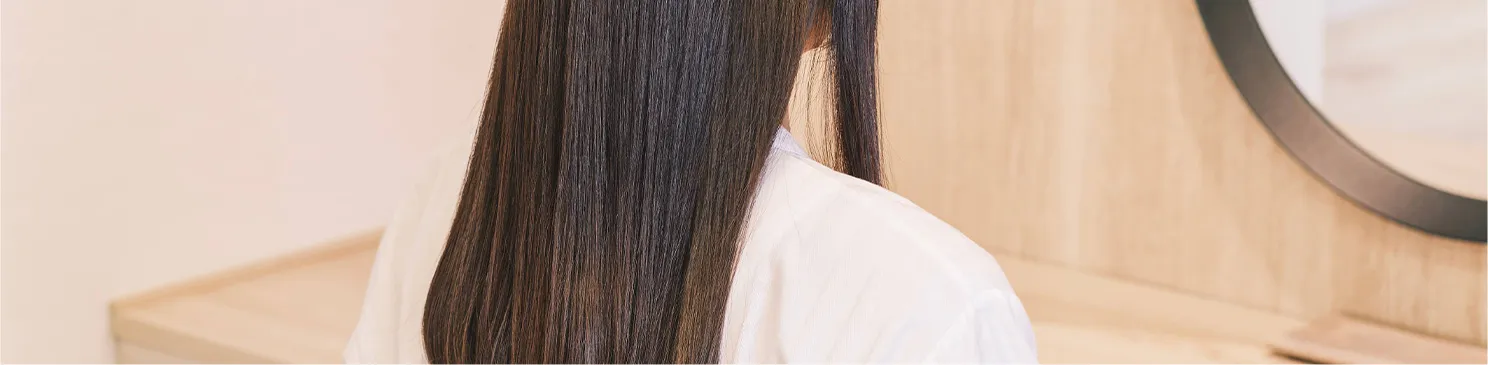 縮毛矯正での艶やかな質感の実例です。